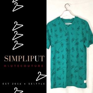 Men Jade Green V Neck Graphic Tee Sneaker Glasses